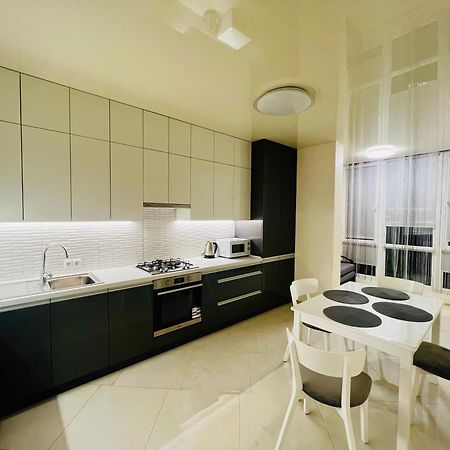 Шевченка,60 - Семицвіт Apartamento Lviv Exterior foto